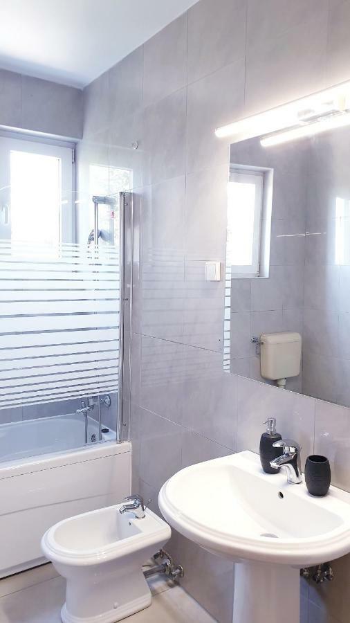 Apartments Paradiso พูลา ภายนอก รูปภาพ